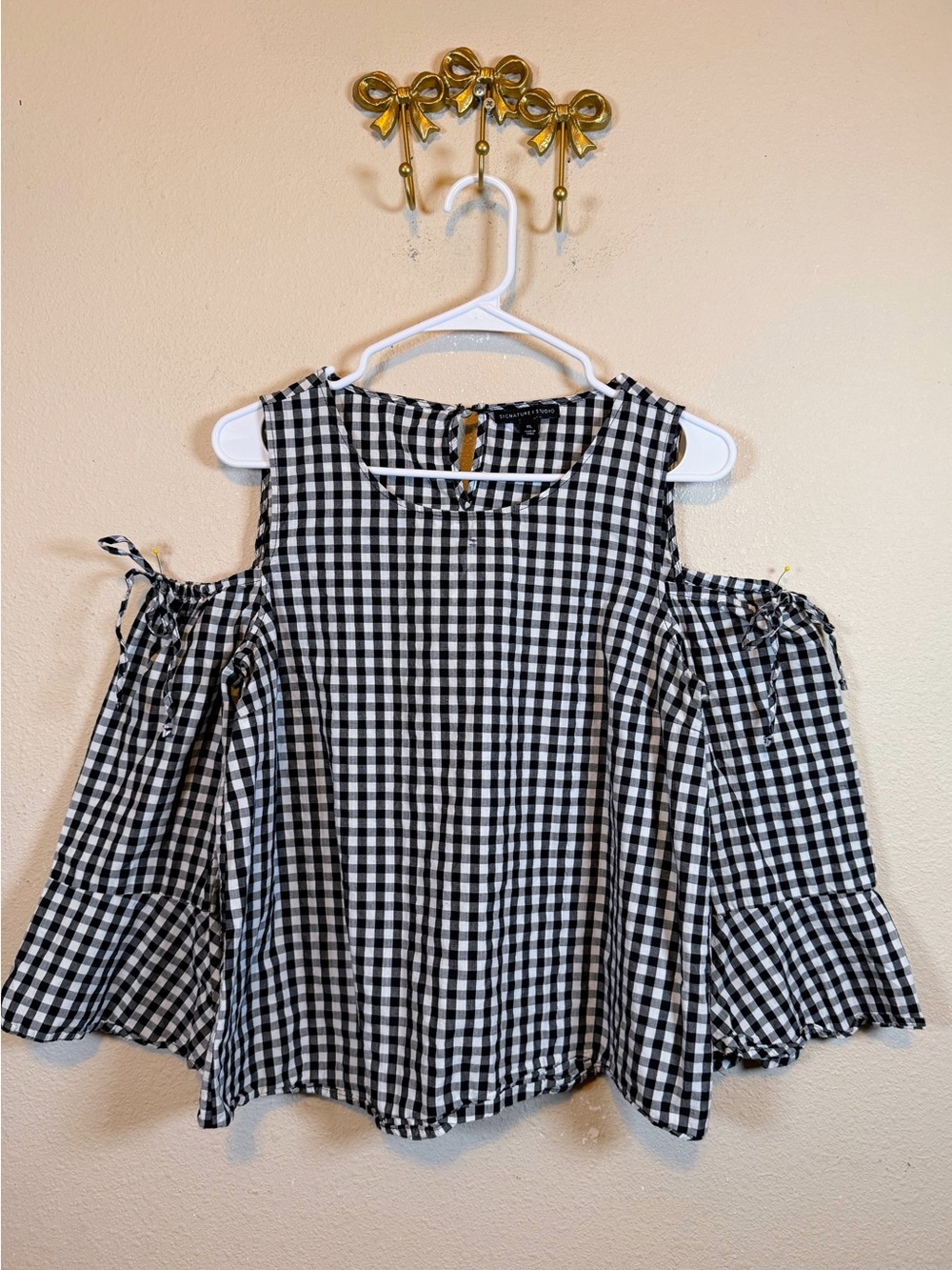 Signature Studio Black & White Gingham Cold-Shoulder Blouse Bow Detail. Size XL